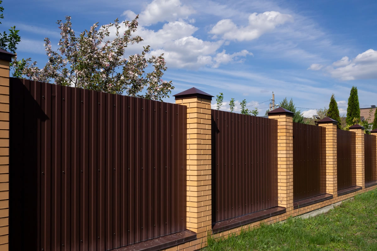 Fence Types With the Easiest Maintenance