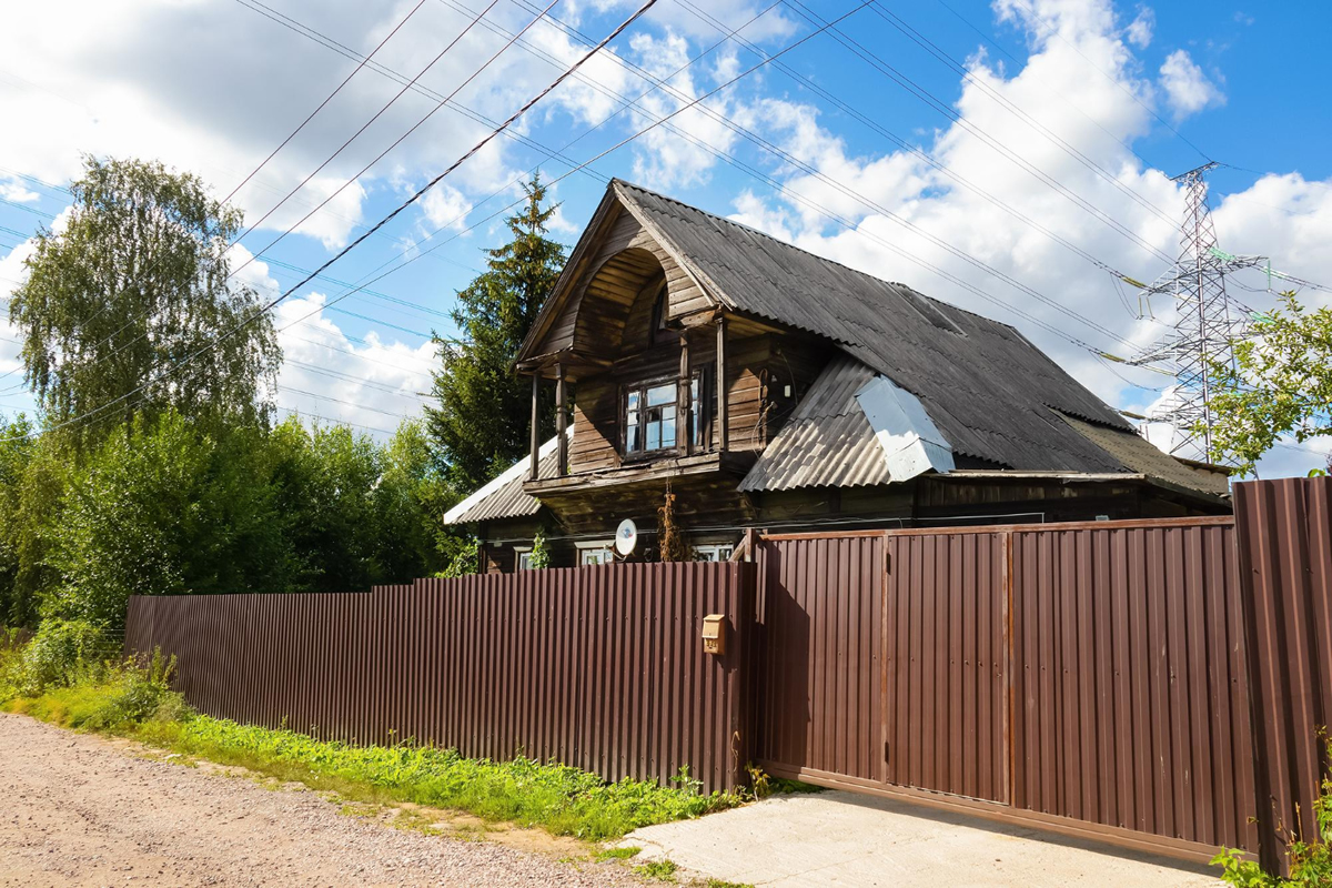 Four Popular Styles for Wooden Privacy Fences