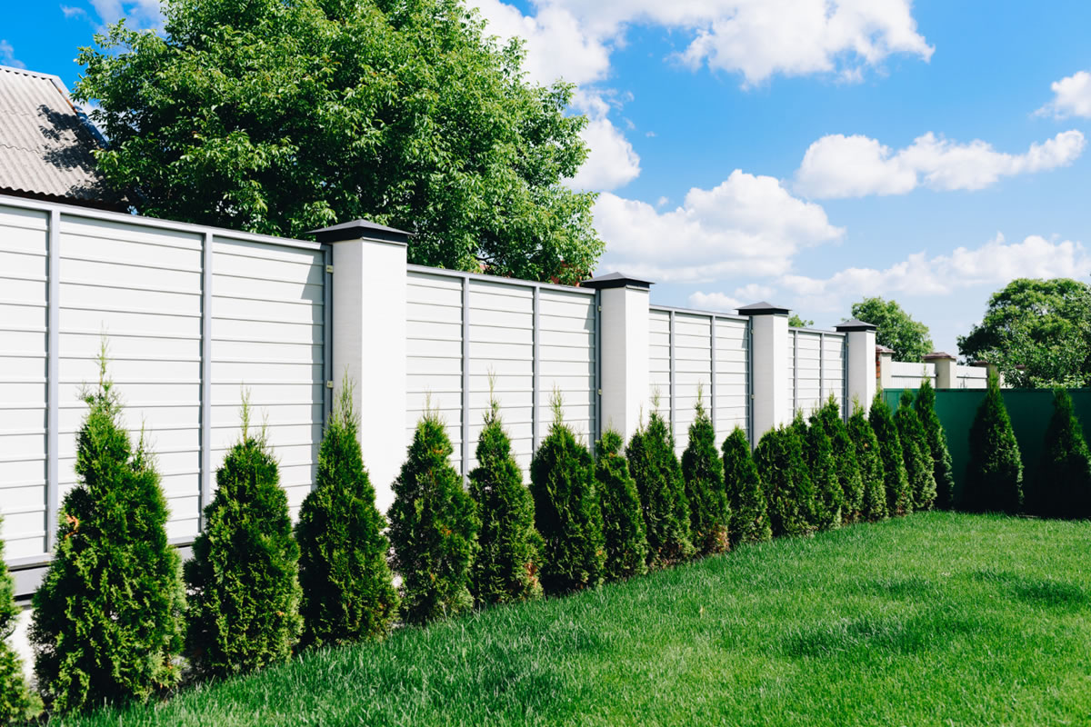 The Finest Fence Styles for Hot Summer Conditions