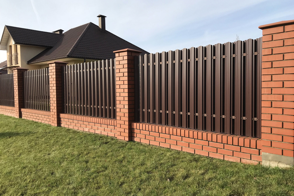 Tips in Choosing the Right Type of Fence for Your Home