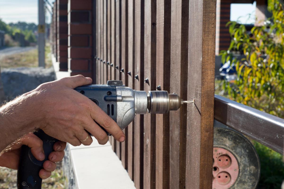 Fence Repairs to Make This Winter