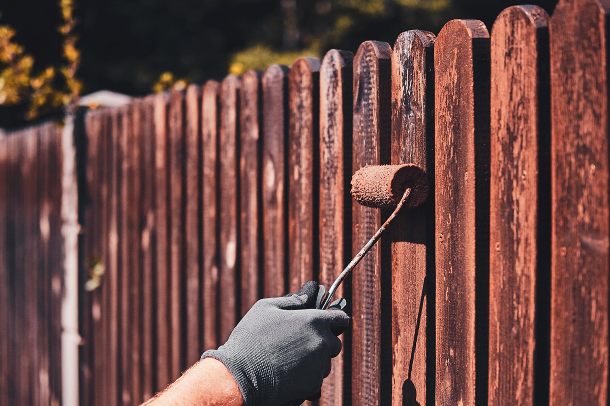 Tips on How to Prepare and Paint Your Wooden Fence