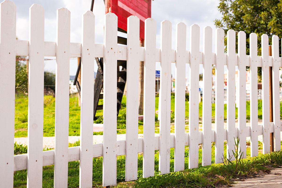 Picket Fence: A Timeless Choice for Your Home
