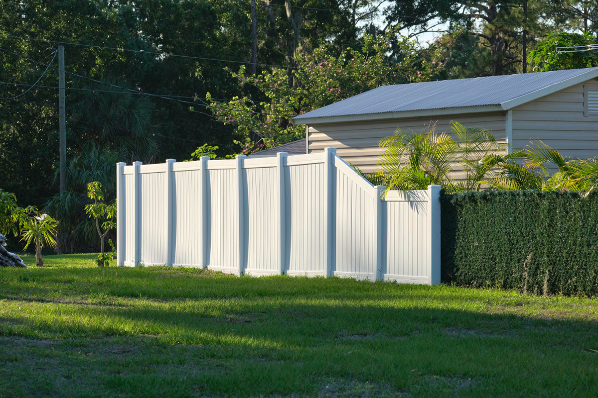 How to Maintain Your Vinyl Fence