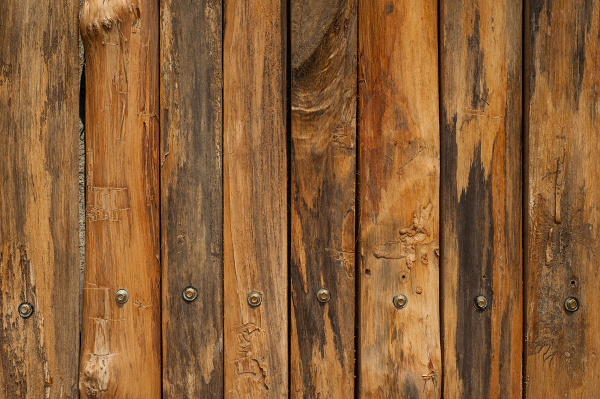 How to Restore a Stockade Fence the Right Way