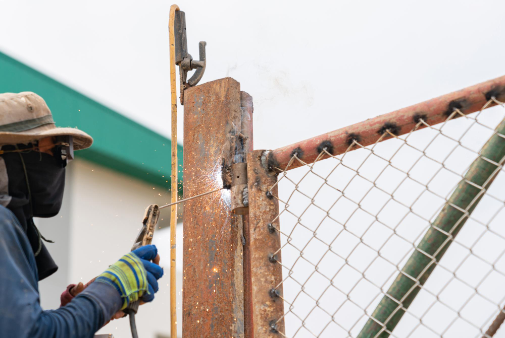 Repairing vs. Replacing Fence