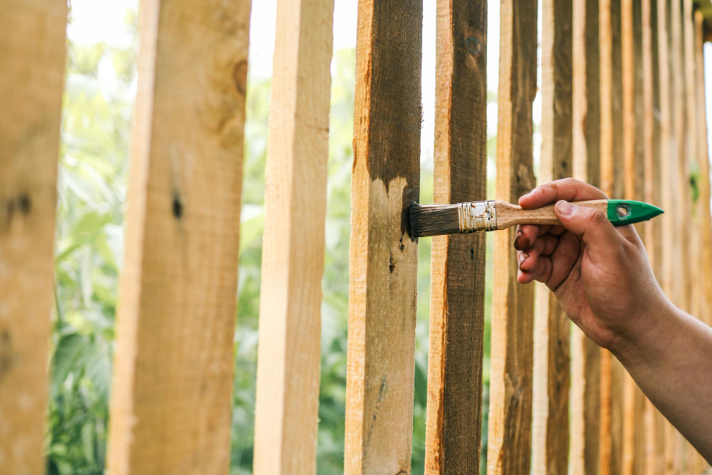 Wood vs. Vinyl Fence Repairs: Which Costs Less in Orlando?