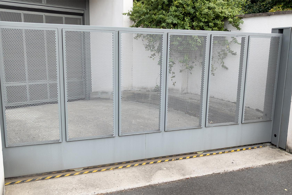 Different Types of Sliding Fence Gates for Your Property