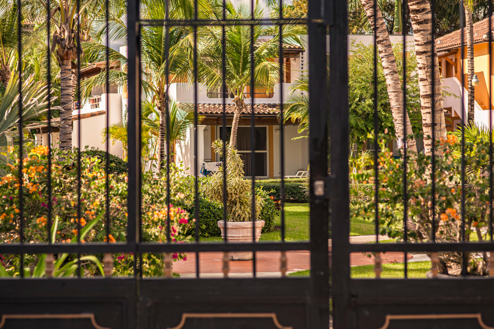 Finding Balance: How Security Fencing Can Enhance Both Safety and Curb Appeal