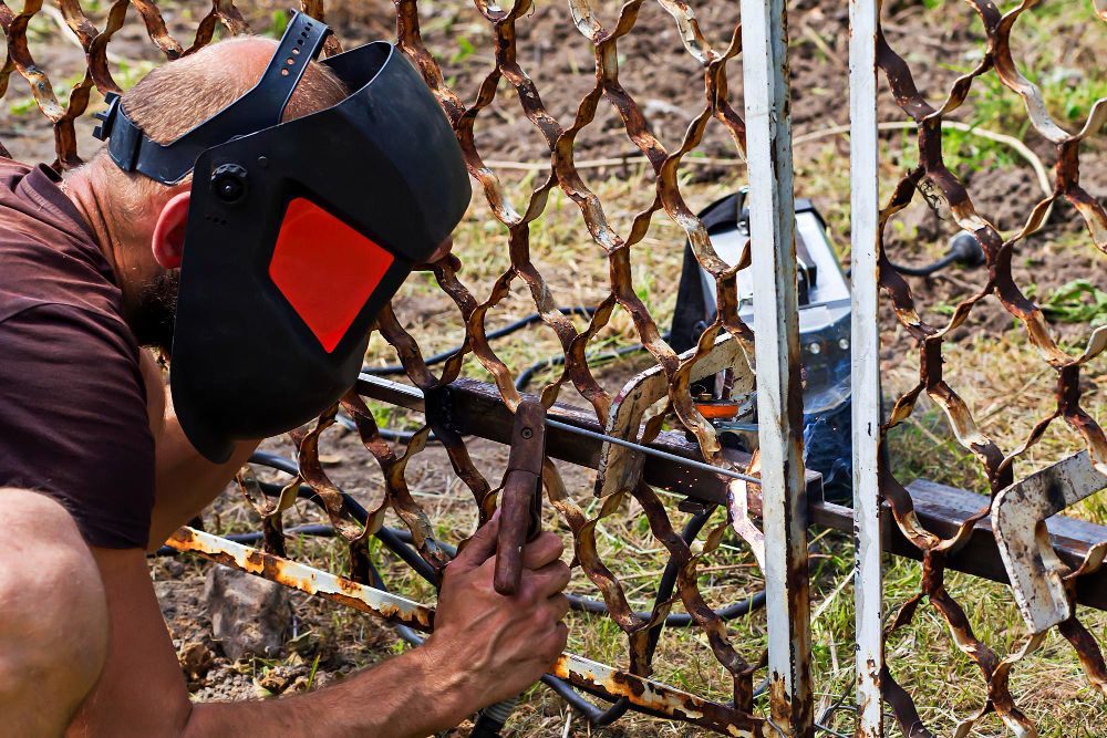 The Cost of Fence Repair in Orlando, FL: What Homeowners Should Expect