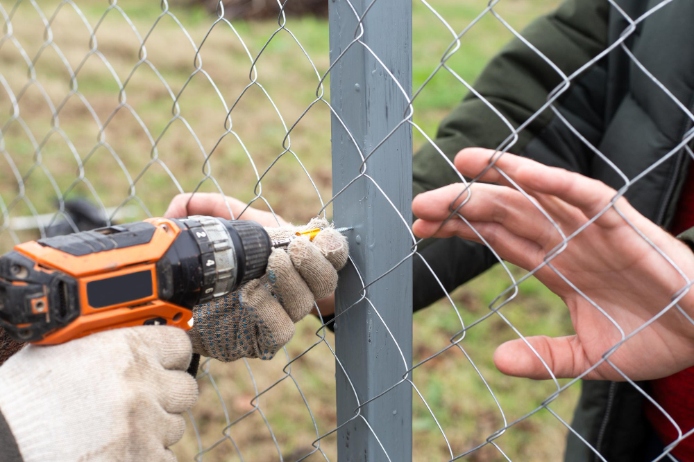 DIY vs. Pro Fence Repair in Orlando