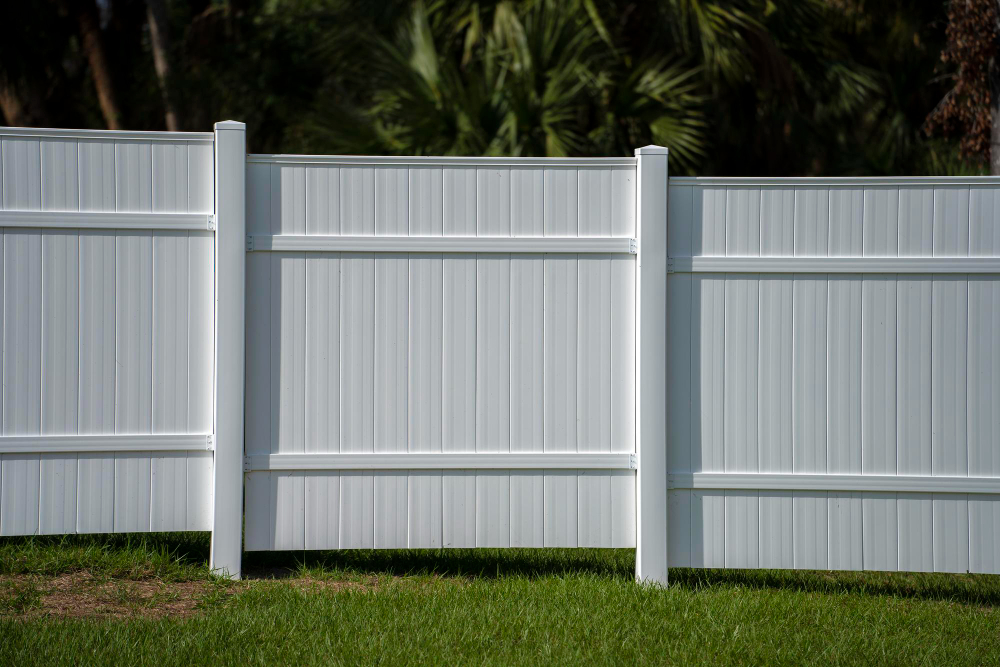 Best Fence Materials for Florida Weather and Storms