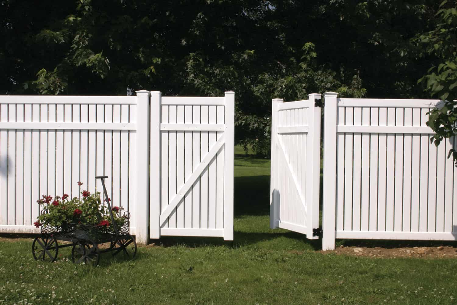 Securing Your Yard: Guide to Kissimmee Fence Companies