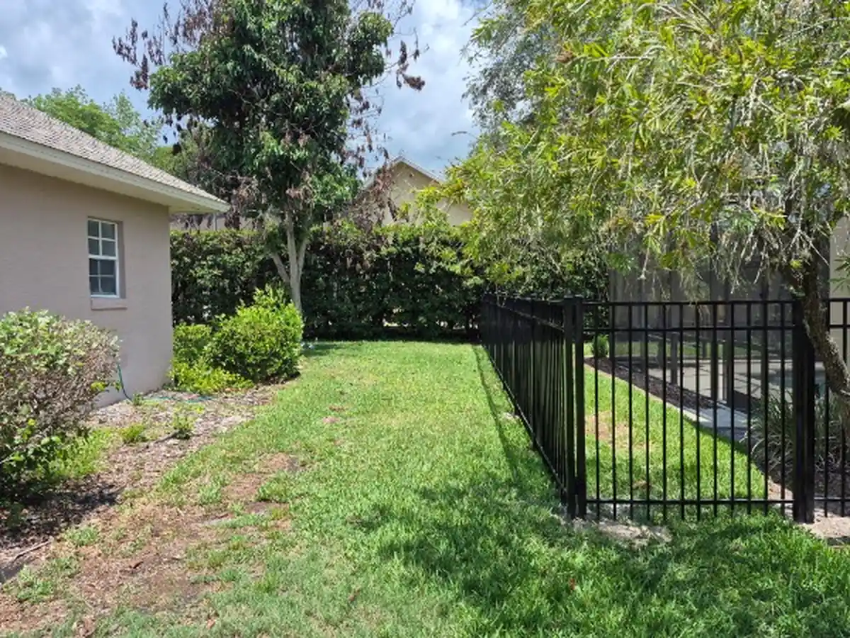 Aluminum Backyard Fence Installation in Orlando