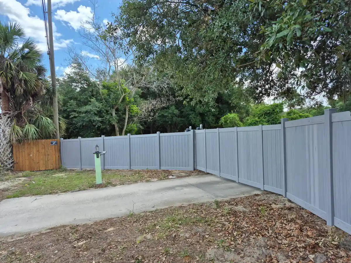Dark Composite Dog Run and Electric Gate in Altamonte Springs
