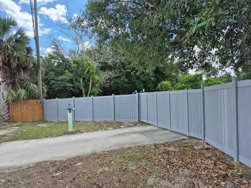 Dark Composite Dog Run and Electric Gate in Altamonte Springs