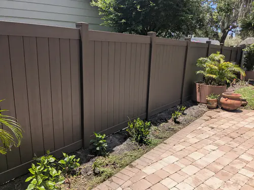 Dark Composite Dog Run and Electric Gate in Altamonte Springs