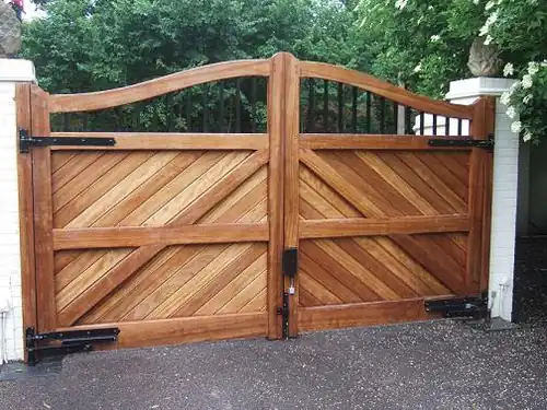 Electric Gate installed by Wulff Fence